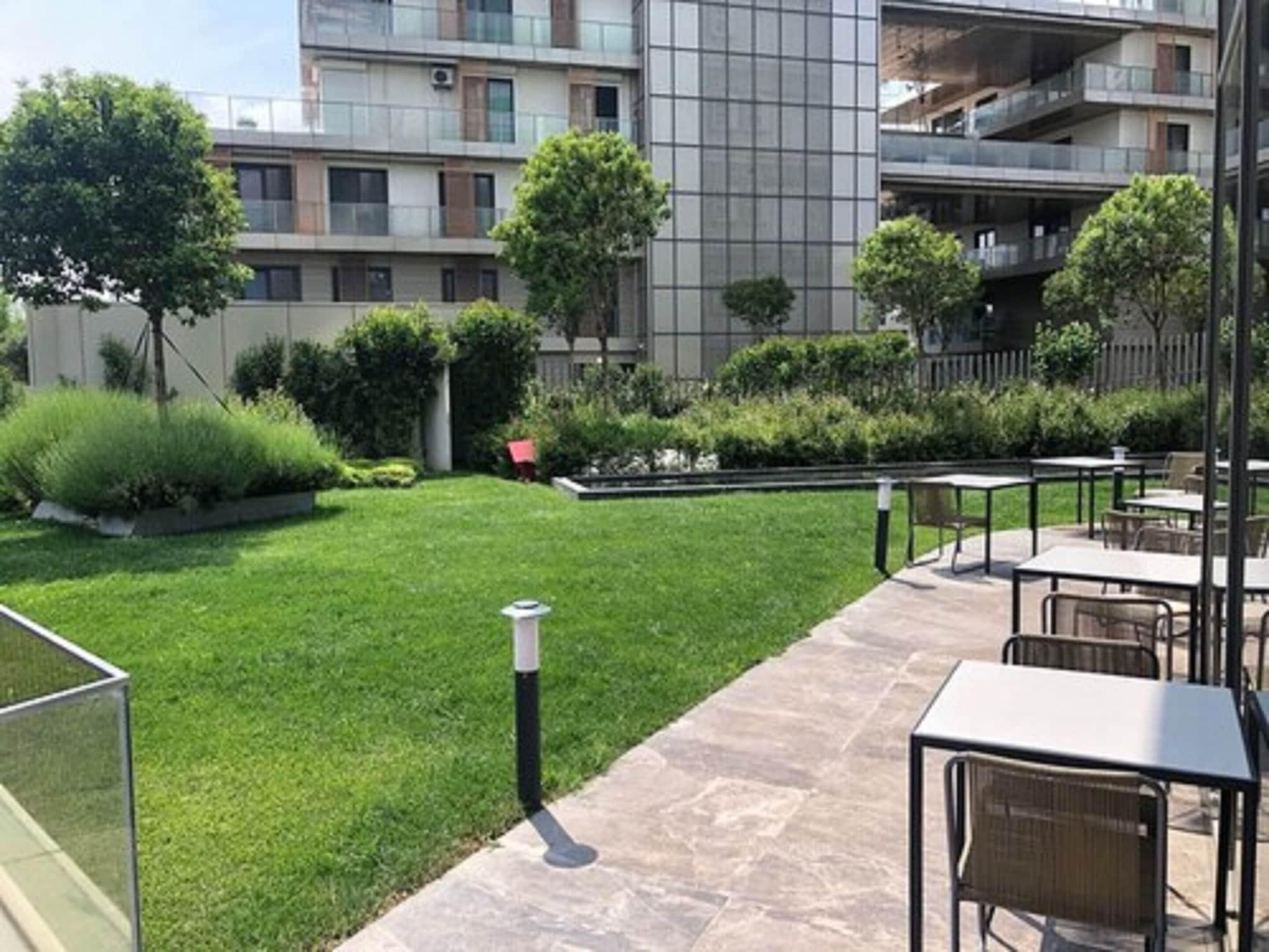 Hilton Garden Inn Istanbul Atatuerk Airport Экстерьер фото