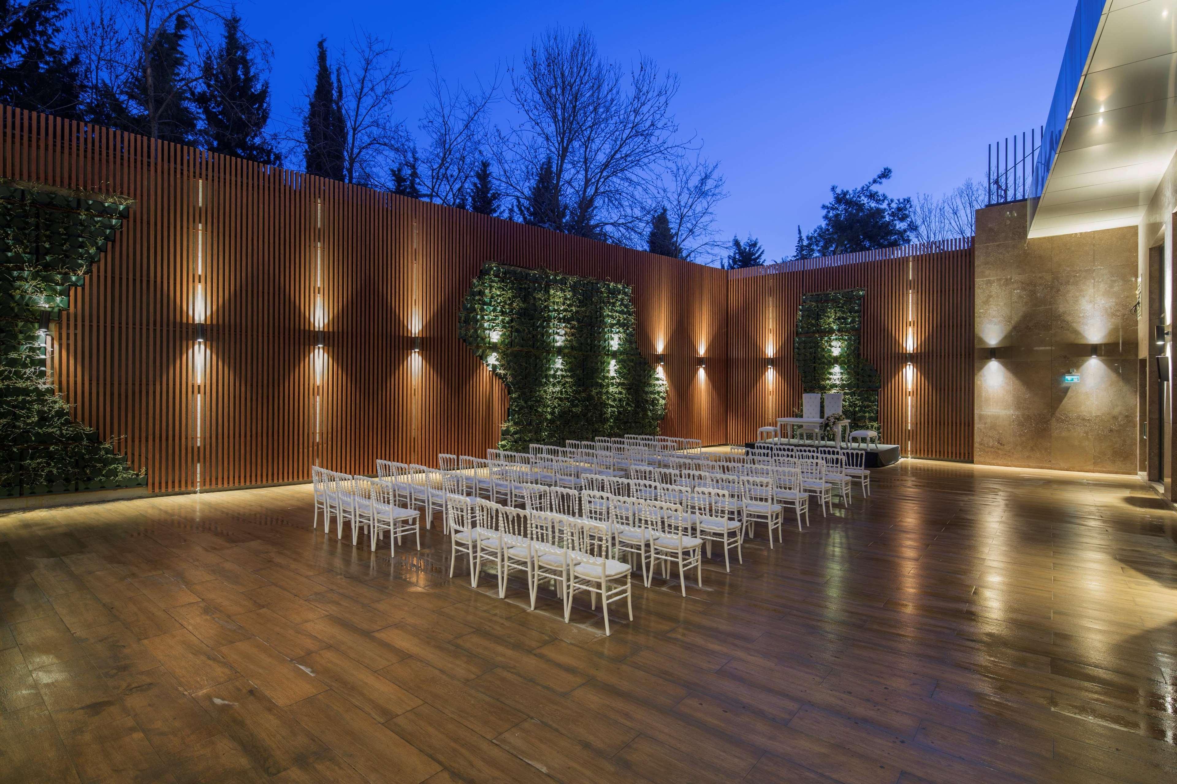 Hilton Garden Inn Istanbul Atatuerk Airport Экстерьер фото