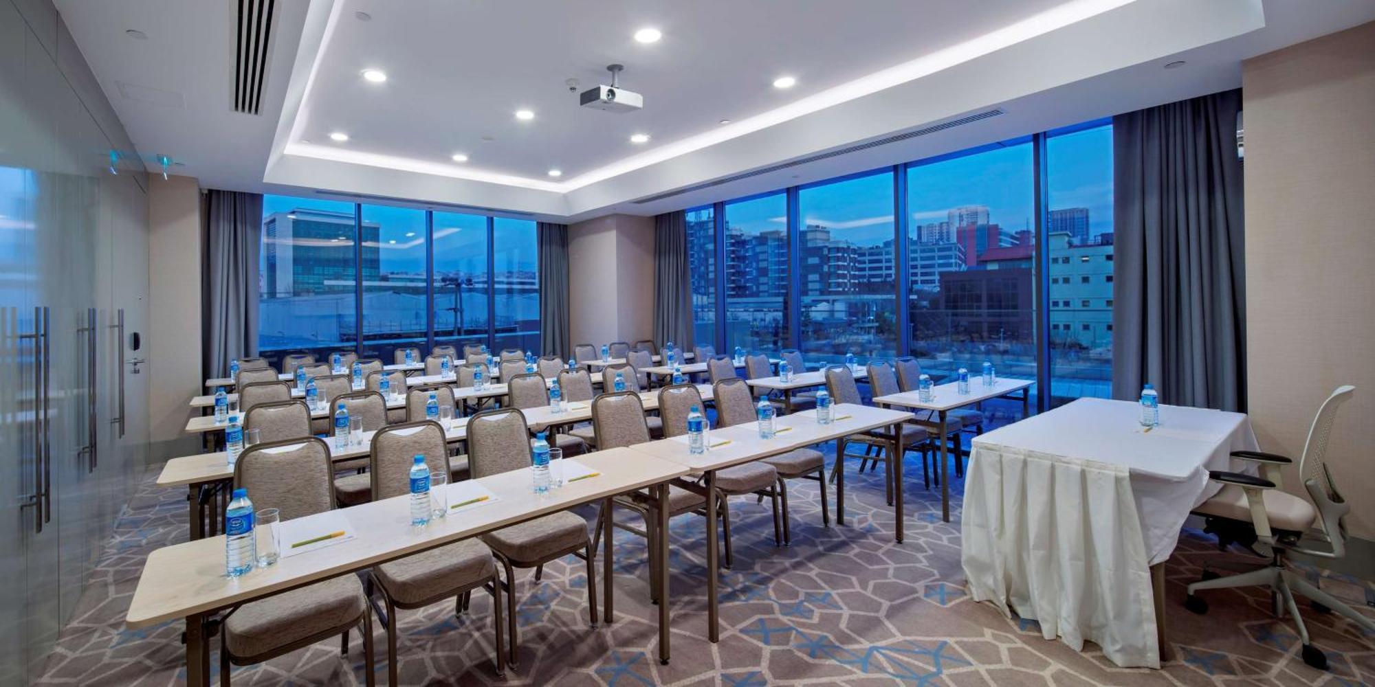 Hilton Garden Inn Istanbul Atatuerk Airport Экстерьер фото