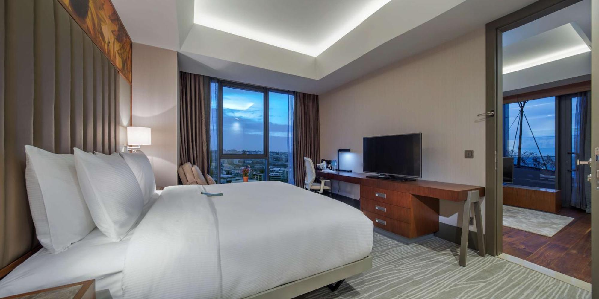 Hilton Garden Inn Istanbul Atatuerk Airport Экстерьер фото