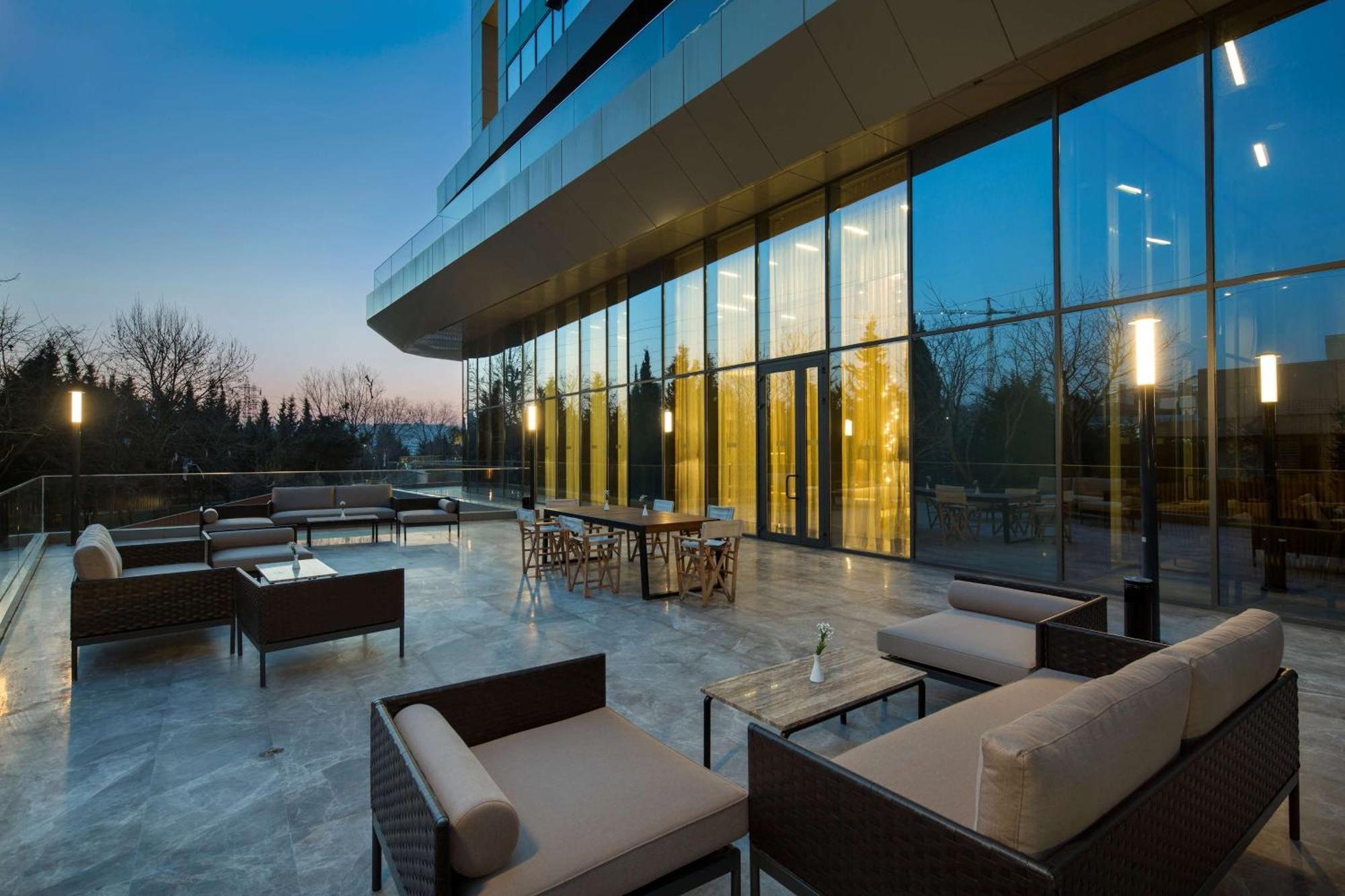 Hilton Garden Inn Istanbul Atatuerk Airport Экстерьер фото