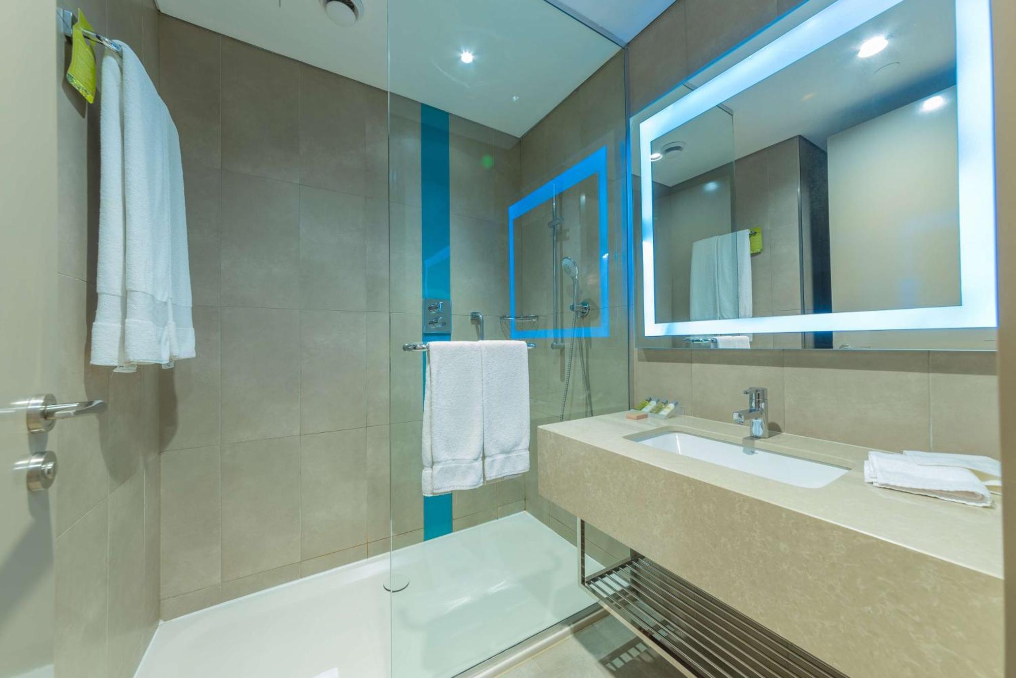 Hilton Garden Inn Istanbul Atatuerk Airport Экстерьер фото