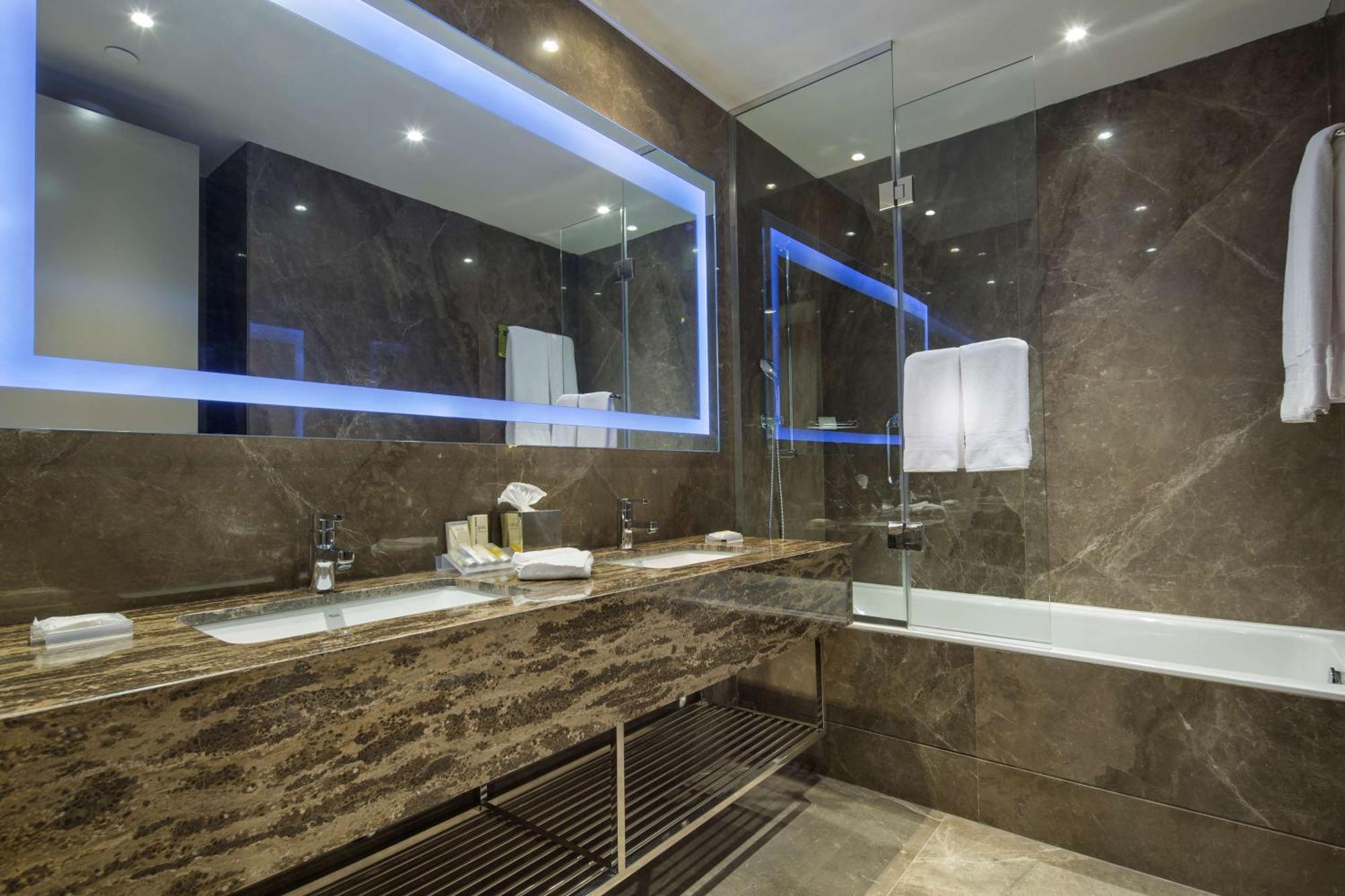 Hilton Garden Inn Istanbul Atatuerk Airport Экстерьер фото