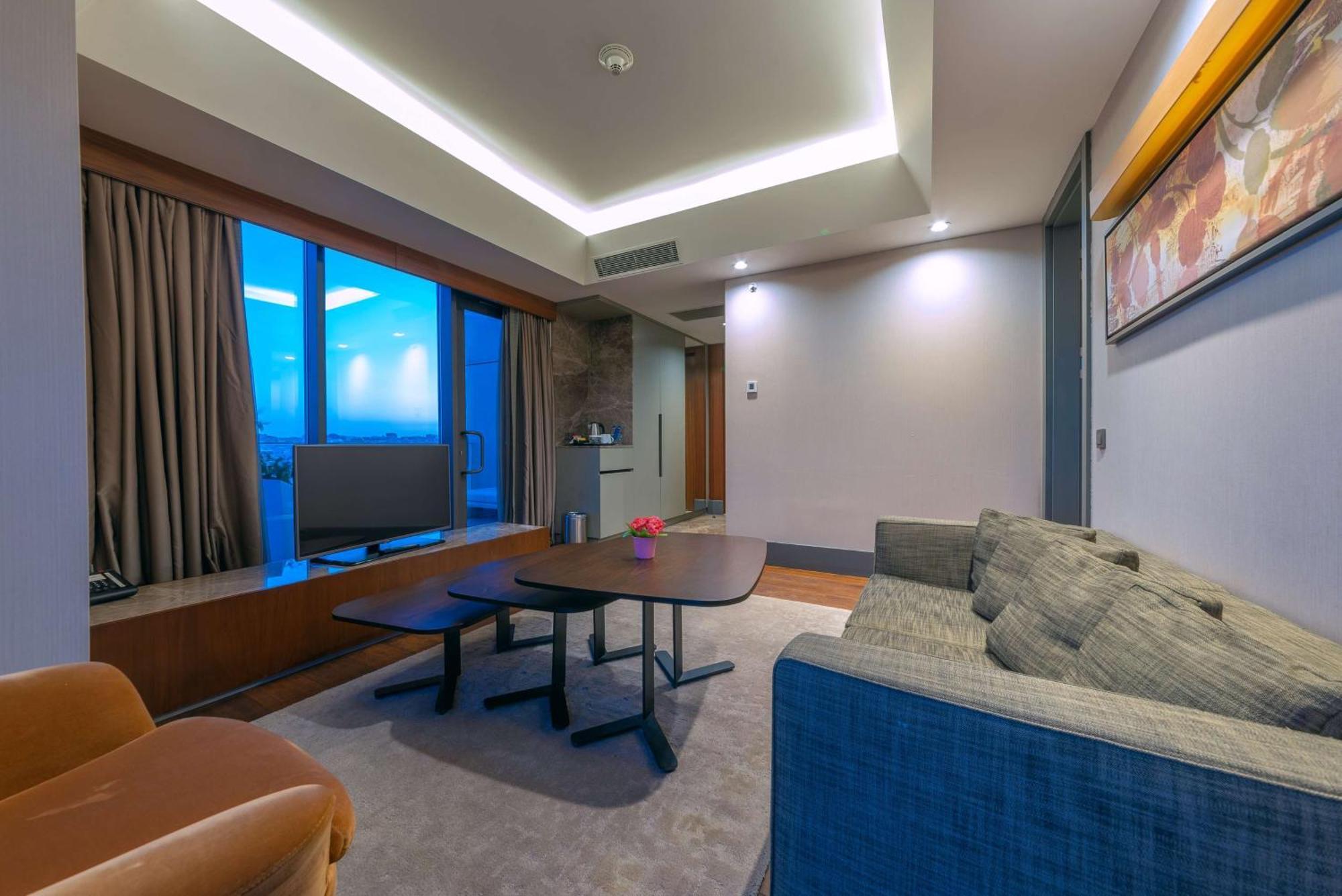 Hilton Garden Inn Istanbul Atatuerk Airport Экстерьер фото