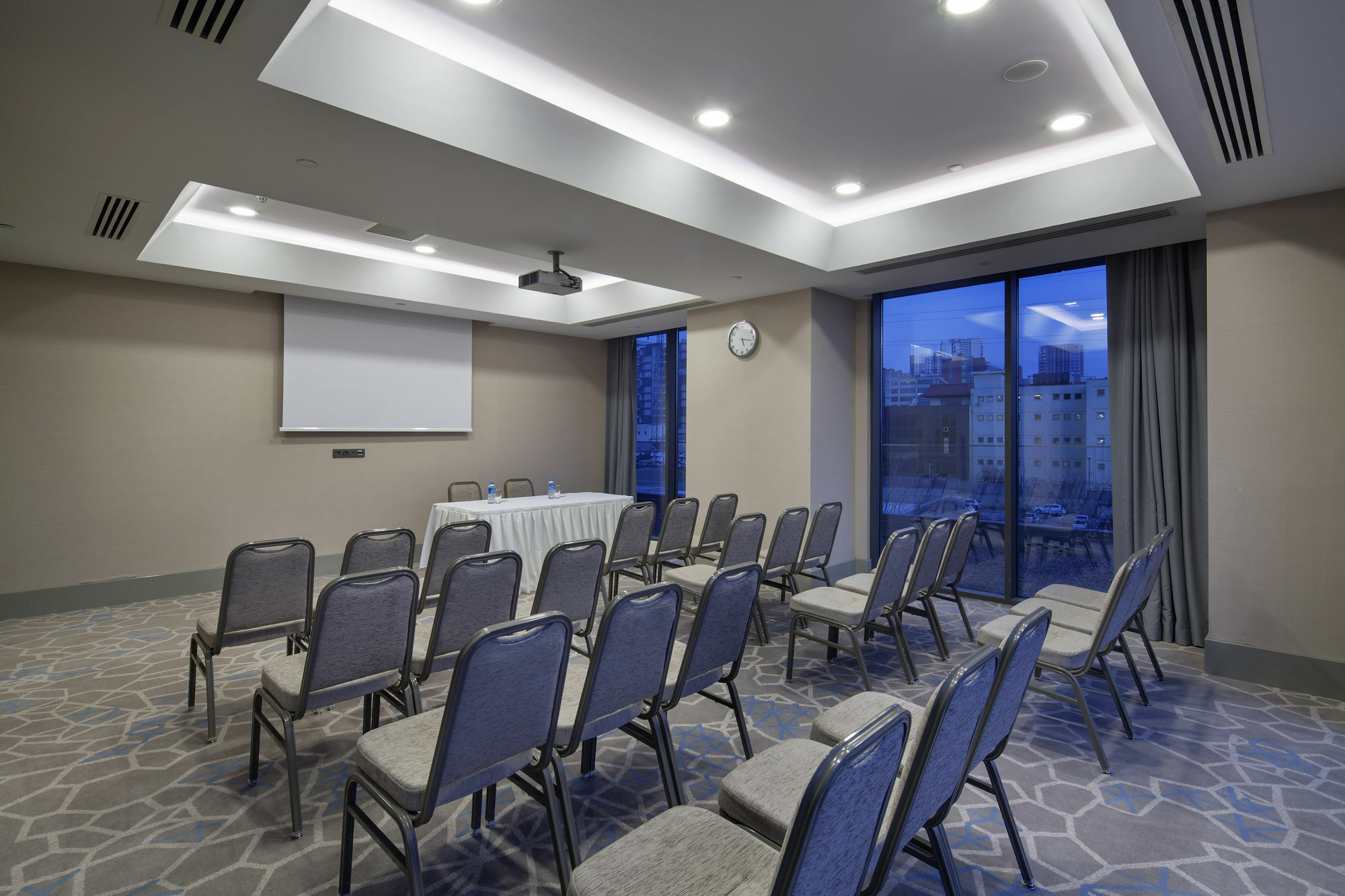 Hilton Garden Inn Istanbul Atatuerk Airport Экстерьер фото